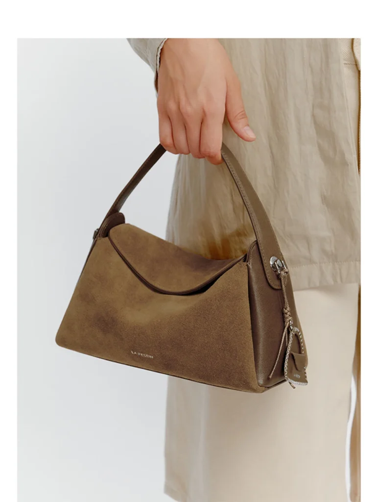 رئيسة 11 حقيبه ١١